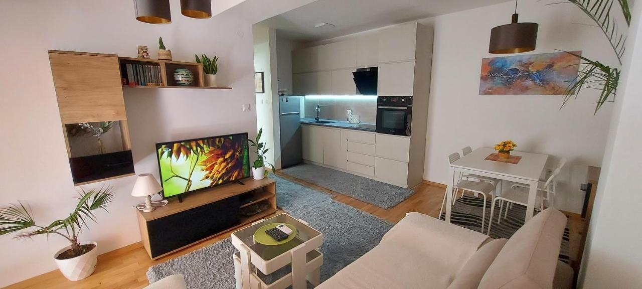 Ira'S 2 Bedroom Central Place With Private Parking Escópia Exterior foto