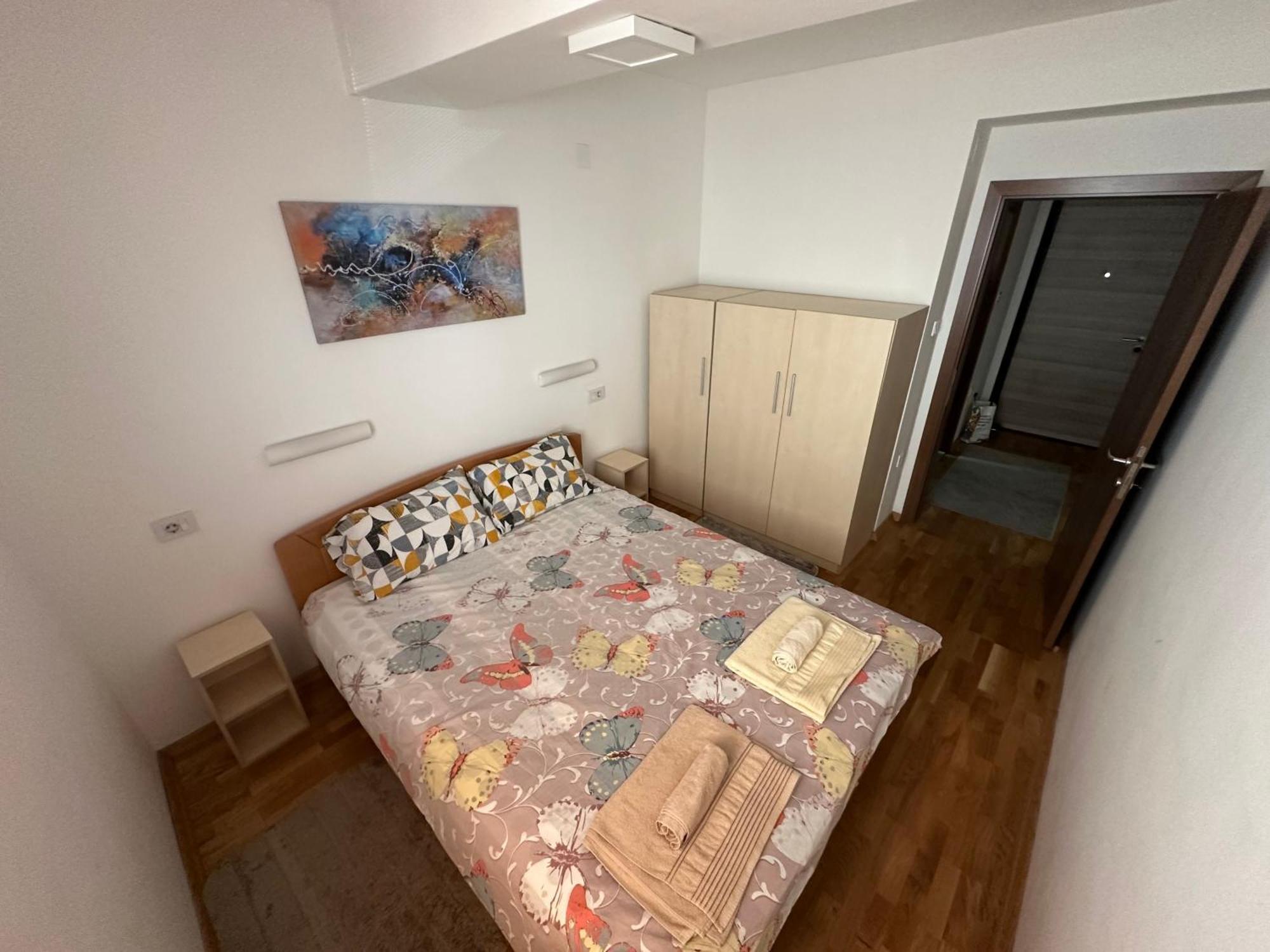 Ira'S 2 Bedroom Central Place With Private Parking Escópia Exterior foto